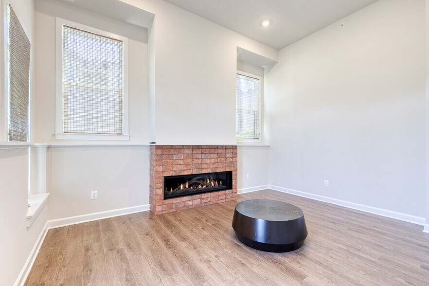 Building Photo - 200 Hickory Hollow Ct