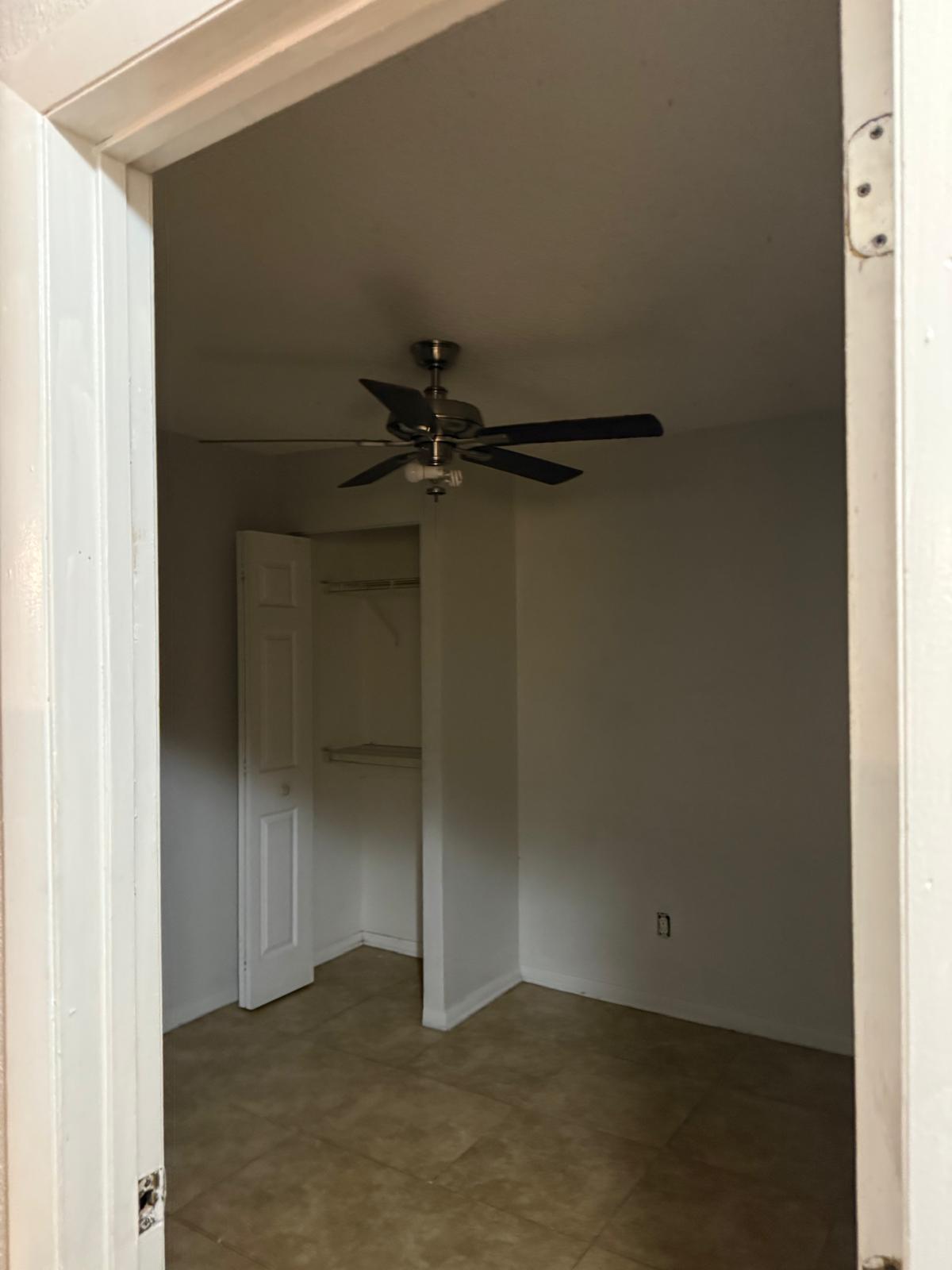 Building Photo - 915 Lake Palms Dr