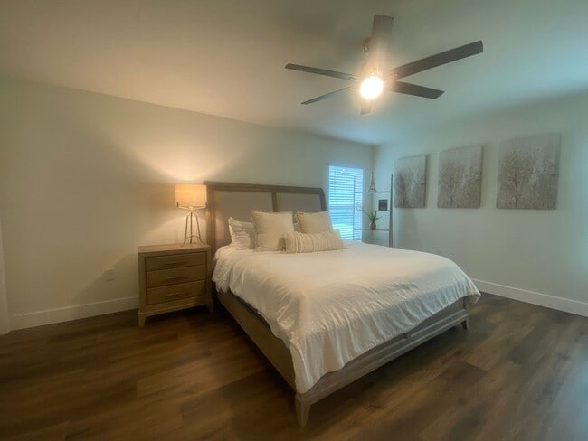 Building Photo - *1000 OFF 1ST MONTH FREE* Spacious 4 Bed, ...