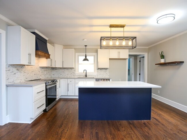 Building Photo - 4 Bed | 2 Bath House in Raleigh