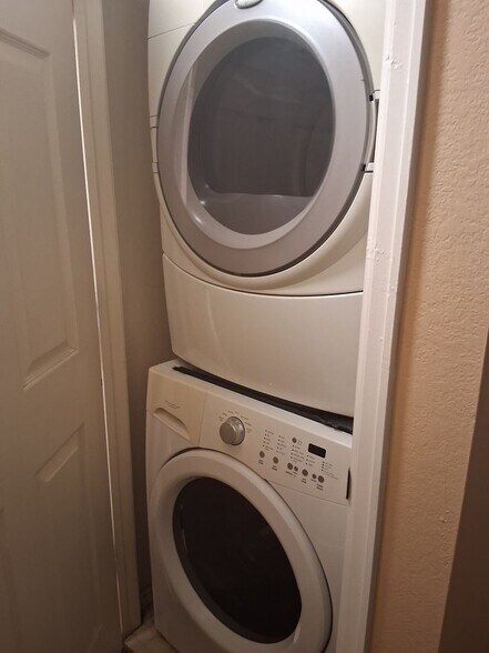 Building Photo - 1089 S Walden Way