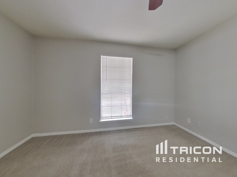 Building Photo - 24122 Spring Mill Ln