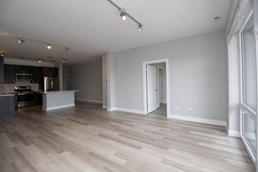 Building Photo - 1554 N Talman Ave