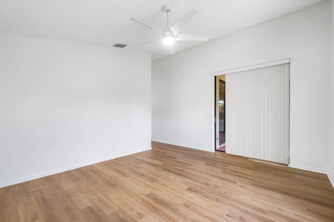 Building Photo - 4932 Boxwood Cir
