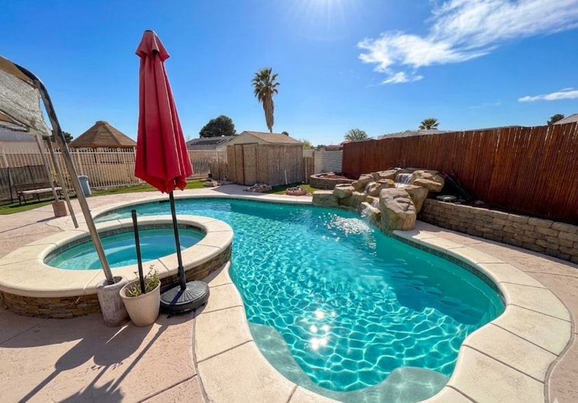 Building Photo - 13099 Meteor Dr