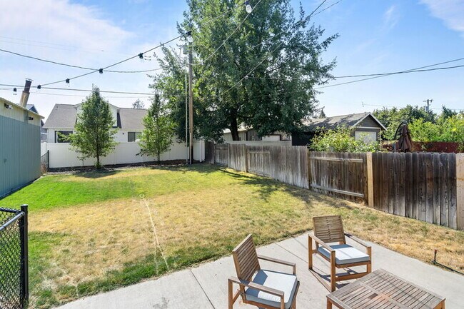 Building Photo - 3704 E 24th Ave