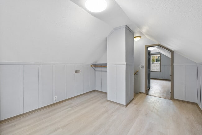 Building Photo - 5737 SE Harold St