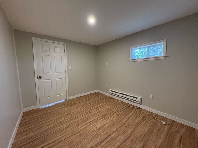 Building Photo - 3 Bedroom Home Elyria