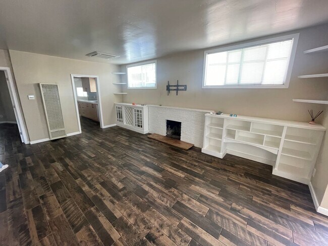 Primary Photo - Beautiful 2 Bedroom Home with Large Yard