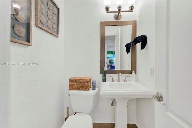 Building Photo - 4260 SW 68th Ct