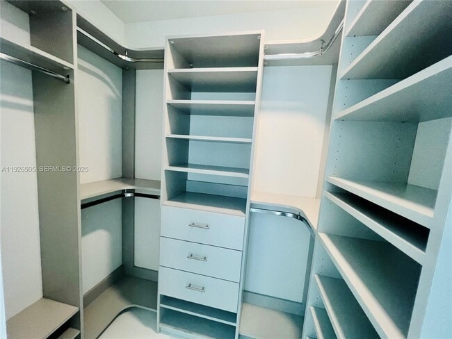 Building Photo - 851 NE 1st Ave