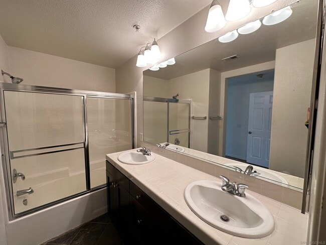 Building Photo - 8753 Plaza Park Ln