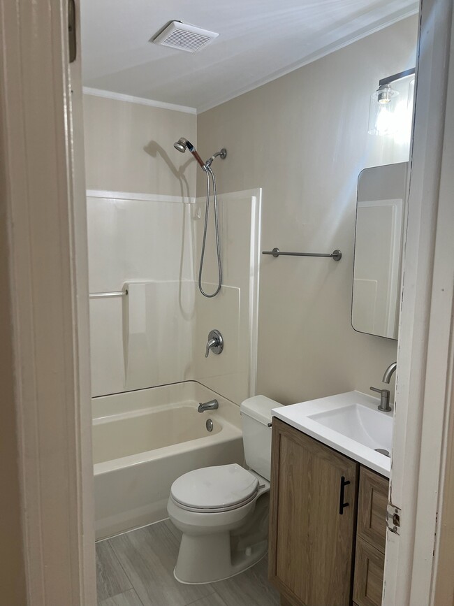 Building Photo - 16621 Wilson Ave