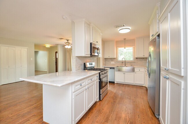 Building Photo - 10050 Haddington Dr