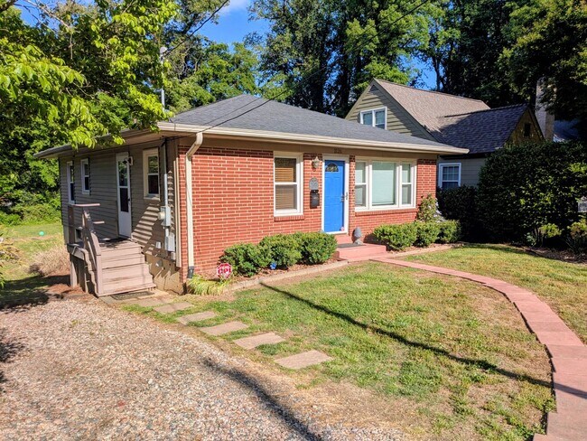 Building Photo - 1126 Martin St