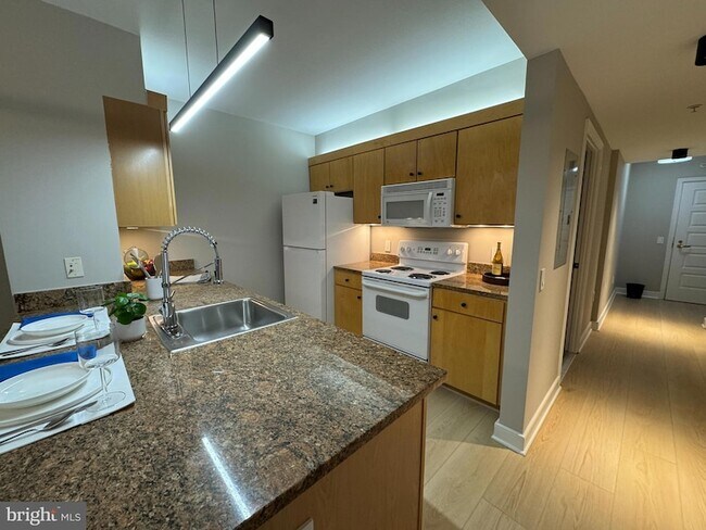 Building Photo - 616 E Street NW Unit 308