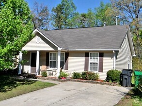 Building Photo - 3 Bedroom 2 Bath Ranch