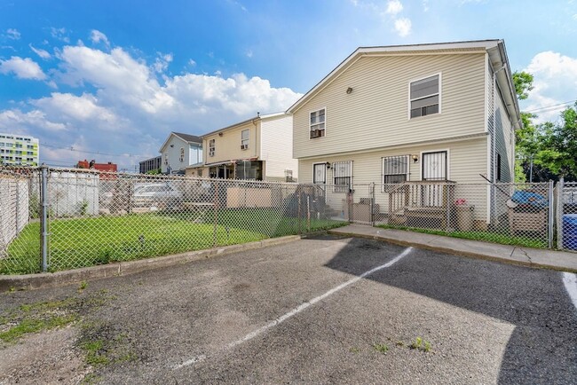 Building Photo - 338 Johnston Ave