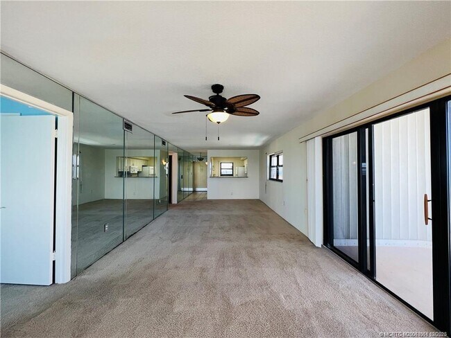 Building Photo - 7410 S Ocean Dr