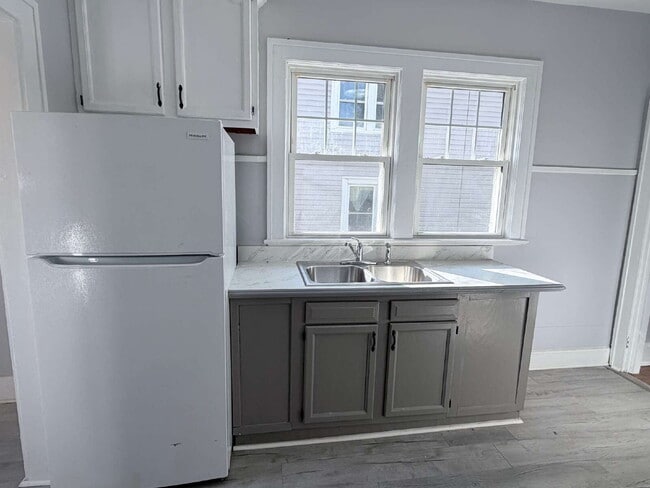 Building Photo - Rare Downtown Asheville Rental: 3BR/2BA House with Huge Yard & City Convenience- Dogs allowed!