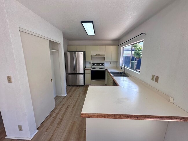 Building Photo - For Rent - 94-1069 Mele St.