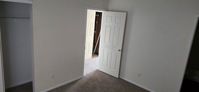Building Photo - 3007 Acero Ave
