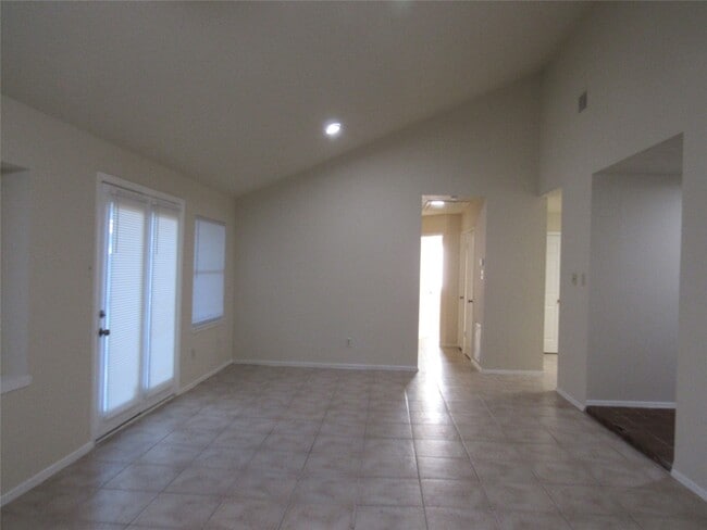 Building Photo - 10219 Prospect Hill Dr