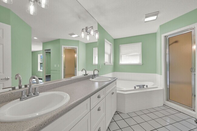 Building Photo - 5108 E Wolf Rdg Cir