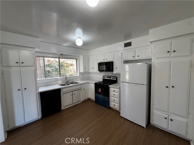 Building Photo - 475 E Cypress Ave