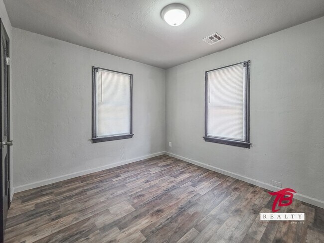 Building Photo - ozy 2-Bedroom Home in NE OKC – Affordable ...