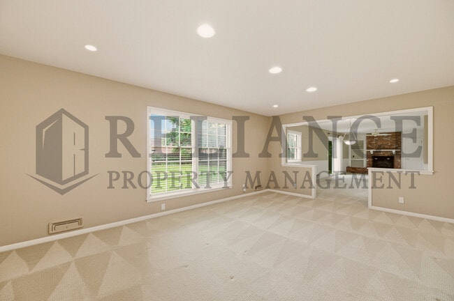 Building Photo - 6517 E Elm St