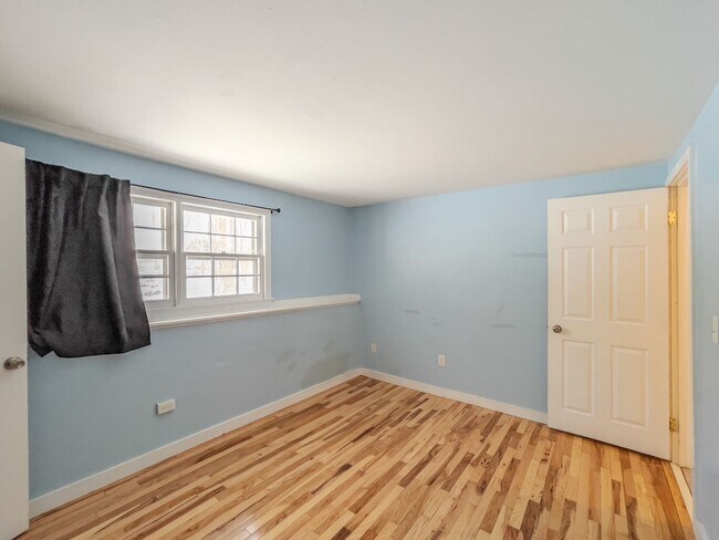 Building Photo - Spacious 4BR/2.5BA/2Car Garage Home with Finished Basement & Hardwood Floors – Gales Ferry