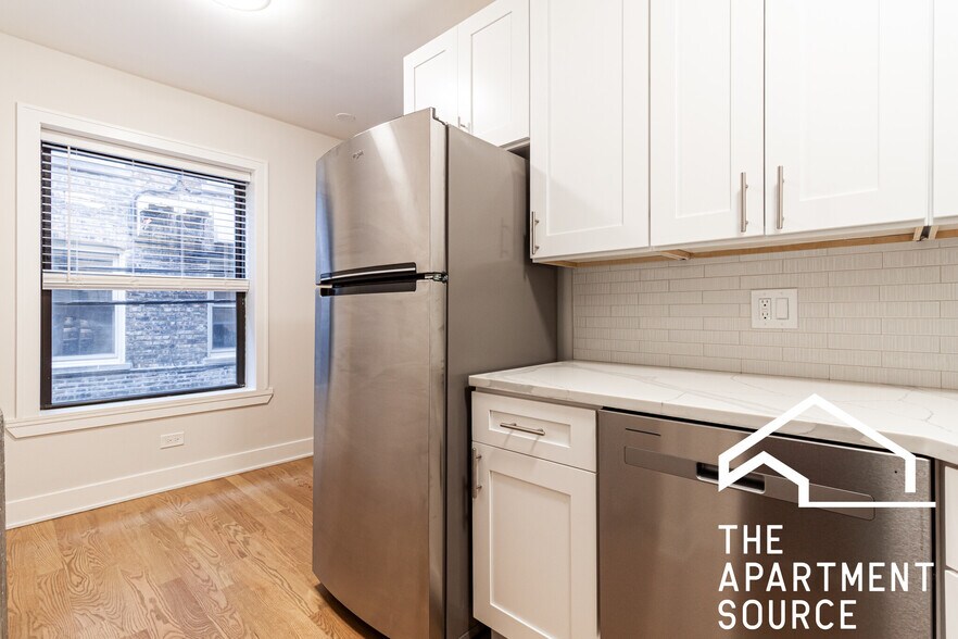 Building Photo - 516 W Cornelia Ave