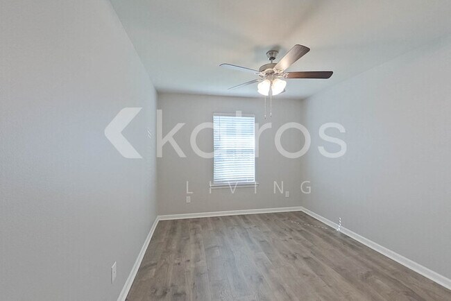 Building Photo - 417 Mango Dr
