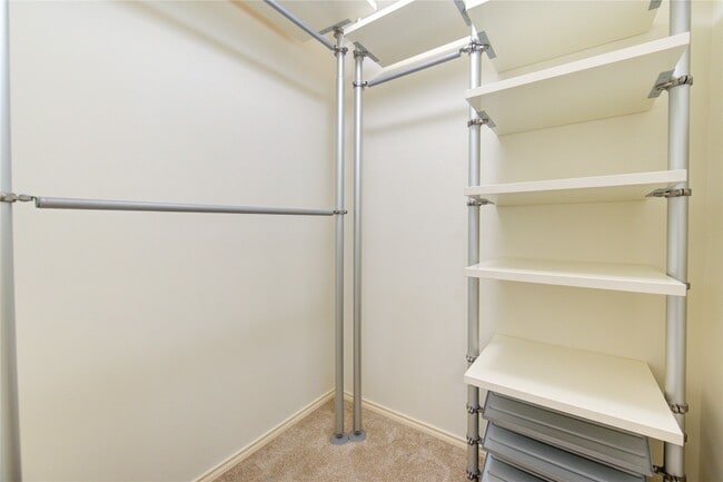 Building Photo - 830 W Heights Hollow Ln