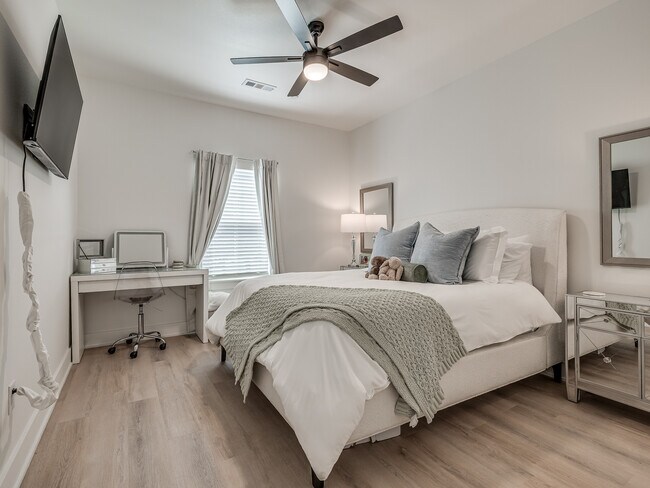 Building Photo - 1670 N Leverett Ave