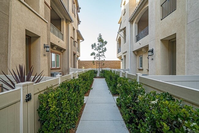 Building Photo - 1585 San Alfonso