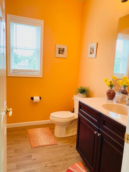 Building Photo - 2 Decroce Ct