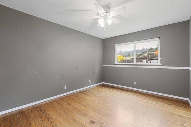 Building Photo - 700 Tamarack Dr