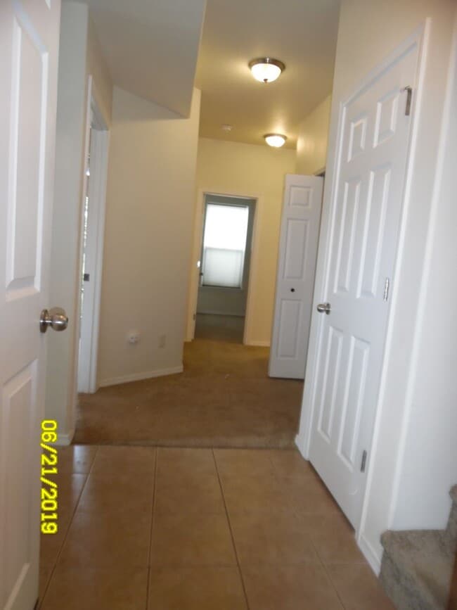 Building Photo - 325 NW Cypress St