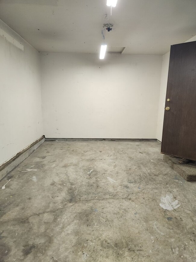 Building Photo - 2bed 1bath Duplex
