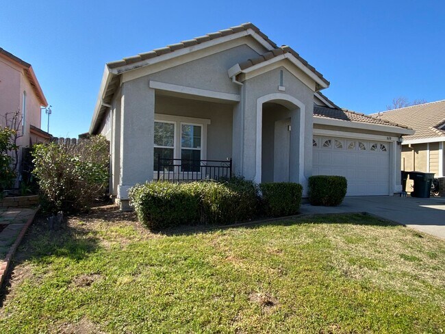 Primary Photo - $400 MOVE IN BONUS! Fantastic 3 Bed, 2 Bat...