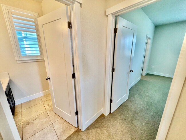 Building Photo - Application Pending! Lovely 4 bedroom 2.5 ...