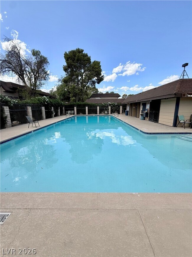 Building Photo - 6122 Meadow View Ln