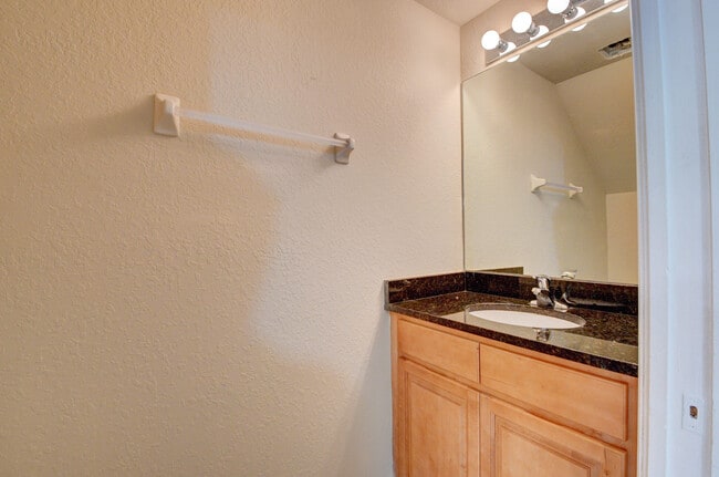 Building Photo - 121 Hemingway Ct