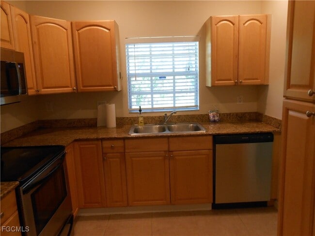 Building Photo - 501 East 10th Street