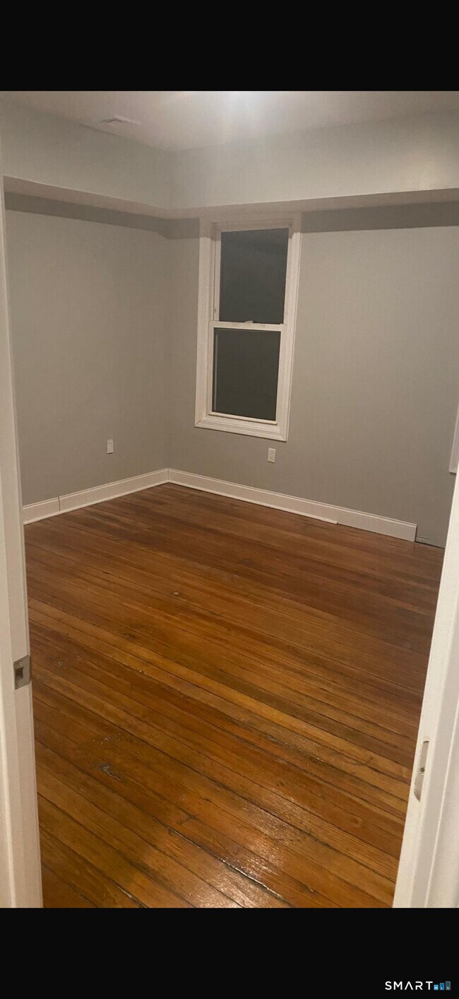 Building Photo - 142 Chestnut Ave