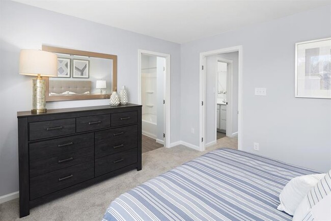 Master Bedroom with private bath and walk-in closet - 2935 Winterberry Dr