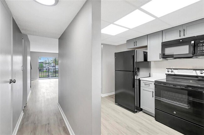 Building Photo - 709 Russell Ln