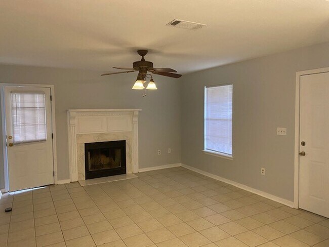 Building Photo - 3 Bed/2 Bath house for rent in Barnett Bend- Flowood